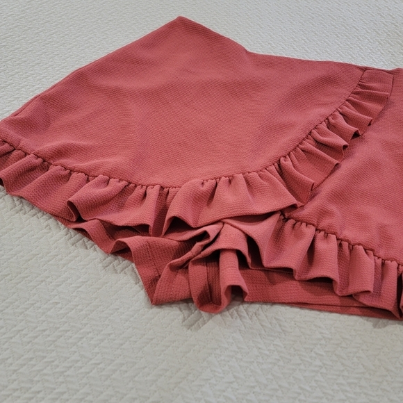 Milk & Honey Women's Rust Orange Ruffled Shorts Size Small - Picture 5 of 13